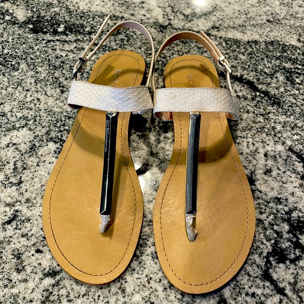 Size 8M BCBGeneration Sandals white
